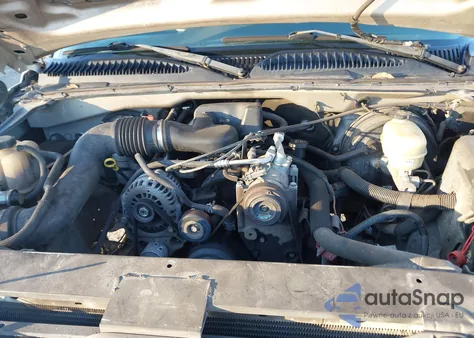 2005 Chevrolet Silverado 1500 Work Truck z USA, uszkodzony, nr VIN 1GCEC14XX5Z259186